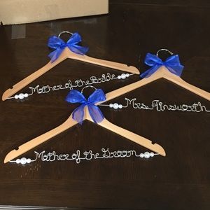 Set of three hangers for Georgene